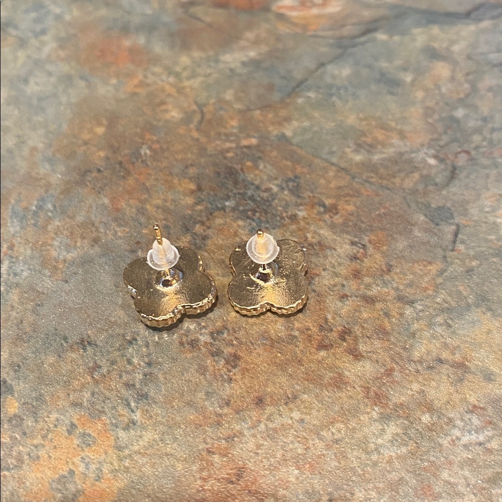 Elegant Gold and Cream Flower Stud Earrings NIP - Picture 2 of 3